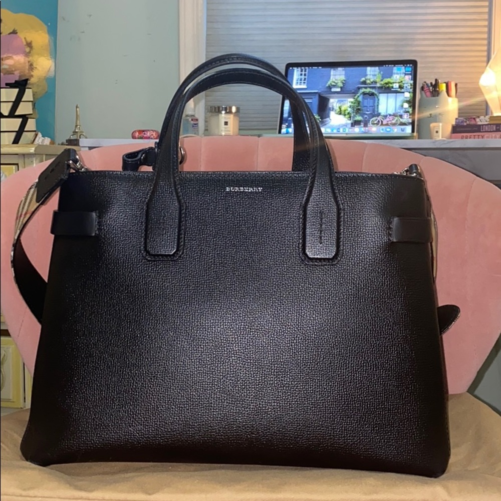 Mint condition Medium Burberry Banner Bag